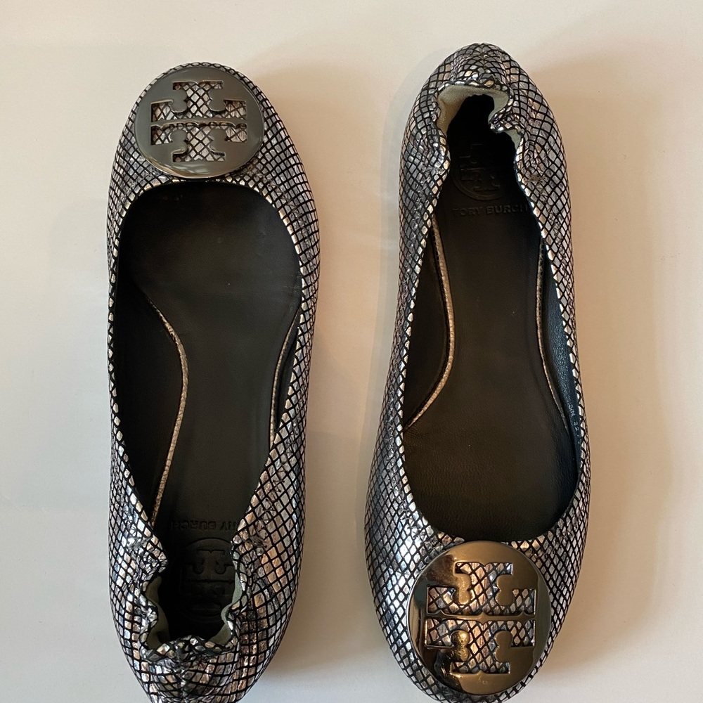 ❗️SOLD❗️Tory Burch silver/black snakeskin sz 8.5 - Picture 5 of 7
